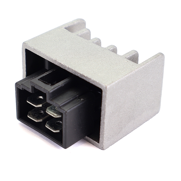 REGULATEUR DE TENSION SCOOTER ADAPT. PEUGEOT KISBEE 4T / VIVACITY 3 4T / TWEET 4T  / SYM  SYMPHONY 4T / FIDDLE 2 4T (OEM : 775847 / 31600-ZDA-000)