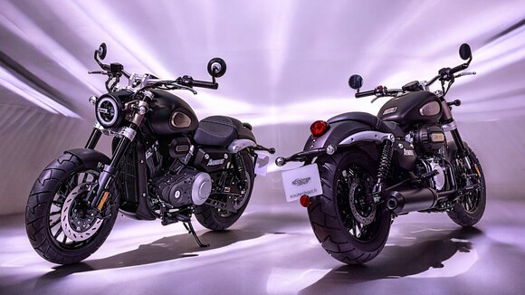 Moto 125cc BENDA AVENGERS noir mat – vue laterale et arriere