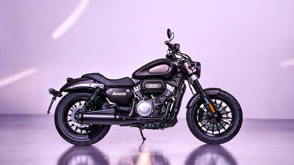 Moto 125cc BENDA AVENGERS noir mat – vue droite