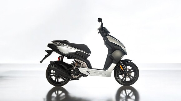 Scooter 50cc TNT MOTOR STREETMAX gris, jantes noires