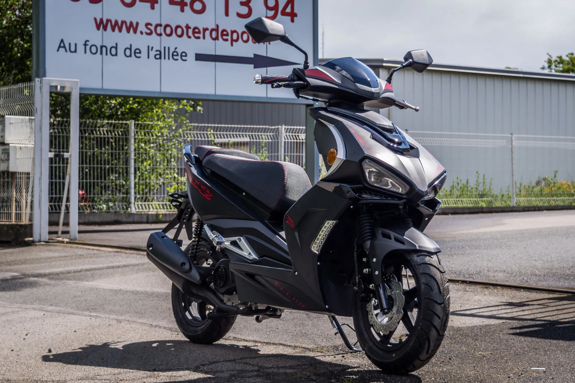 ECCHO FAST BLACK II – Le scooter 50 sportif au style racing