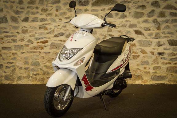 Scooter 50 Vastro R-ONE BLANC